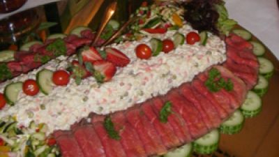 Salade buffet: Huzaren salade, Rundvlees salade en meer...
